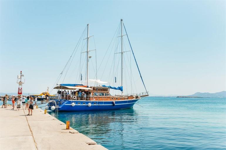 Bootstour nach Agistri und Aegina mit Badestopp in Moni, Griechenland