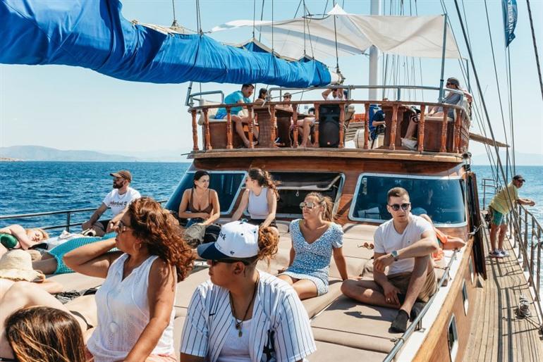 Bootstour nach Agistri und Aegina mit Badestopp in Moni, Griechenland