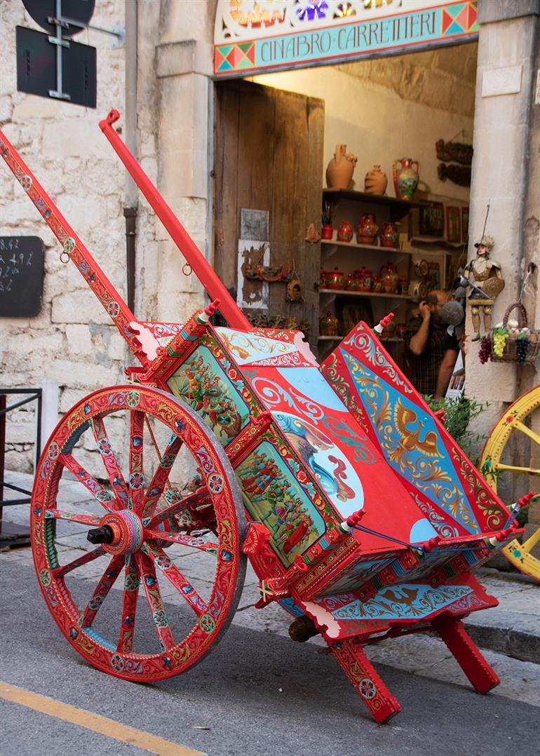 Bottega von Rosso Cinabro, Ragusa