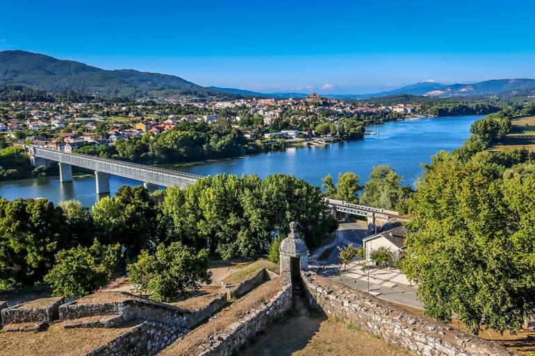 Brücke zwischen Tui und Valença, Galicien
