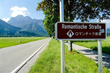 Braune Schilder von der Romantischen Straße