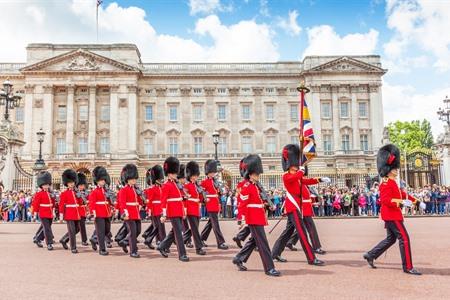 Buckingham Palace in London besichtigen? Infos, Tipps zur Menschenmenge + Fotos