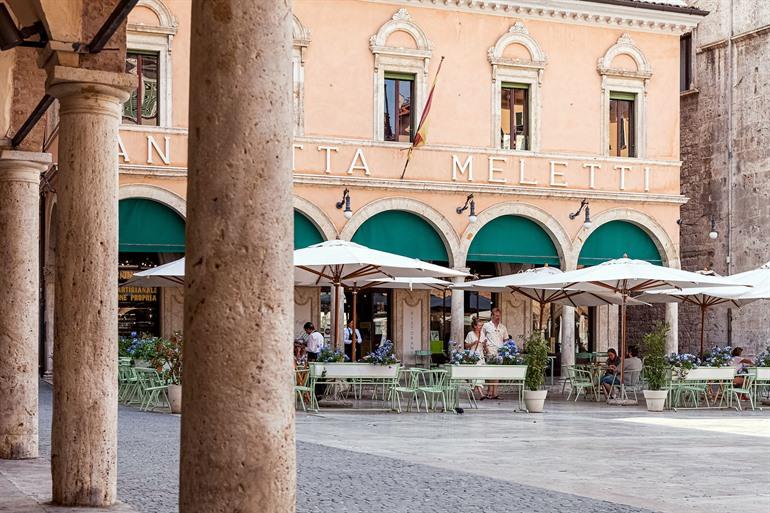 Caffè Meletti, historisches Café in Ascoli Piceno