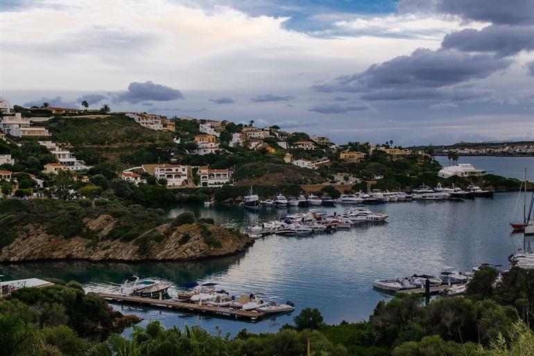 Cala Llonga auf Menorca