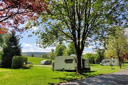 11 beste Campingplätze in den Belgischen Ardennen: Wo campen? + Tipps