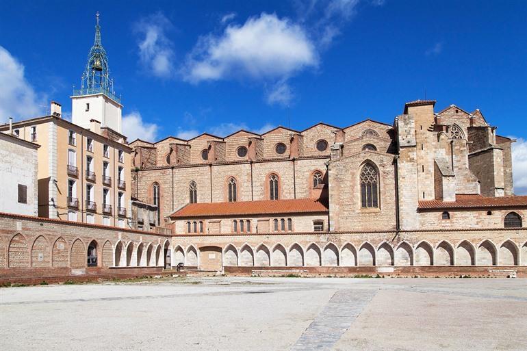 Campo Santo und die Kathedrale von Perpignan