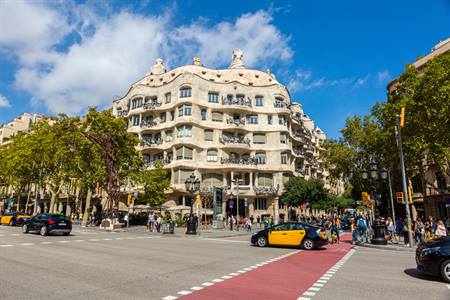 Casa Mila besichtigen? Warteschlangen umgehen, Tickets und Tipps für Gaudis La Pedrera in Barcelona