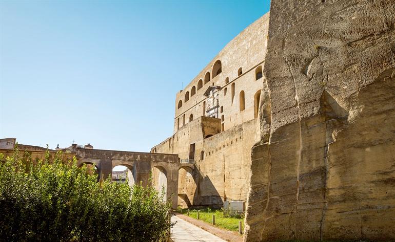 Das Castel Sant’Elmo in Neapel besichtigen