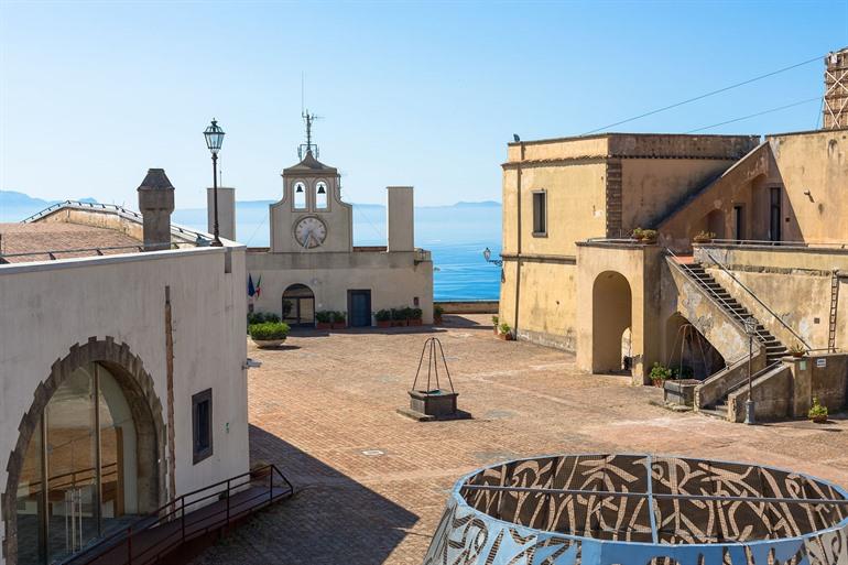 Castel Sant'Elmo in Neapel besichtigen