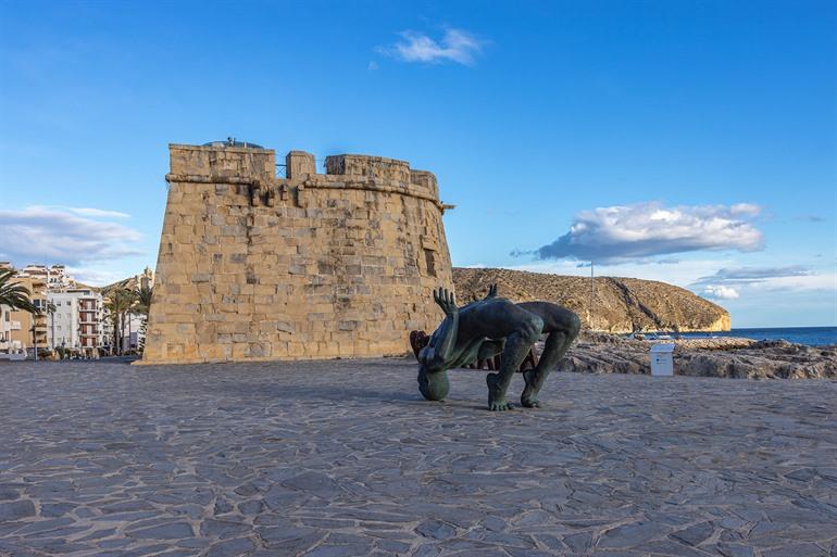 Moraira Schloss und Salzgigant-Skulptur, Moraira