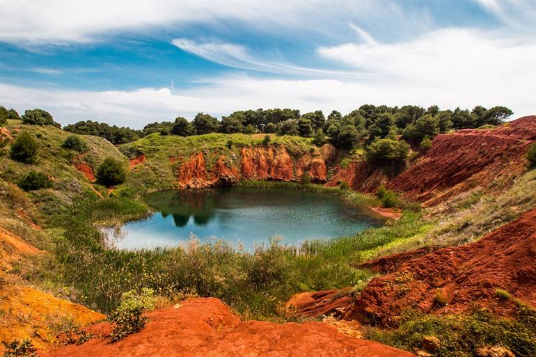 Cava di Bauxite besichtigen