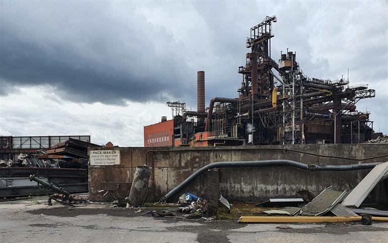 Vergessene Stahlfabrik in Charleroi