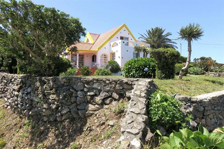 Charmant übernachten in der Villa Cedros in der Nähe von Santa Cruz das Flores.