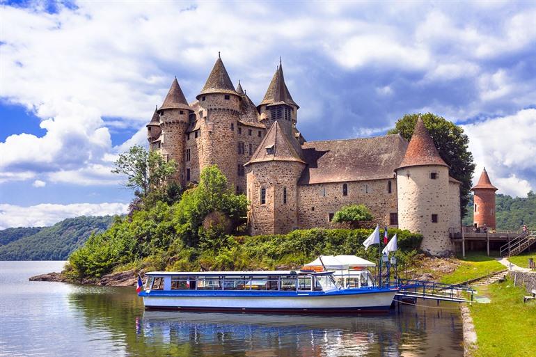 Château de Val in der Auvergne besichtigen