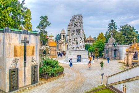 Besuch des Cimitero Monumentale in Mailand? Erkunden Sie die Grabmäler berühmter Italiener