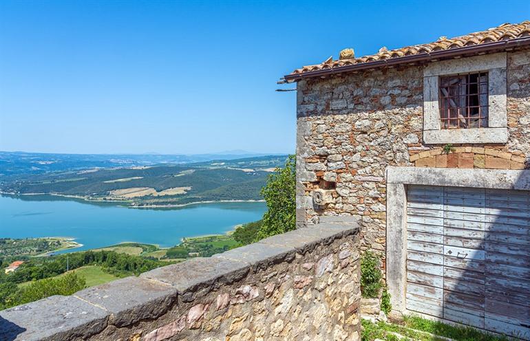 Civitella del Lago am Lago Corbara