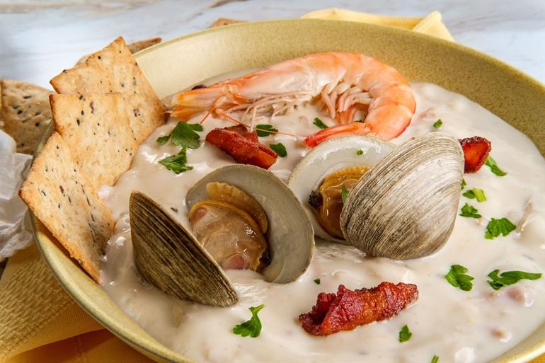 Muschelsuppe, cremige Suppe aus Neuengland