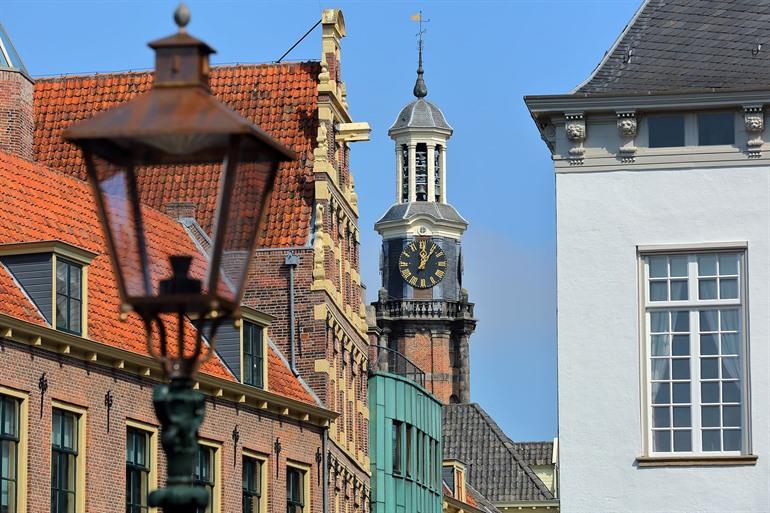 Nahaufnahme des Wijnhuistorens in Zutphen