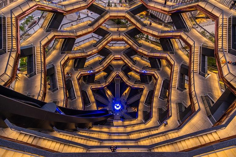 Nahaufnahme des beeindruckenden Bauwerks The Vessel in New York