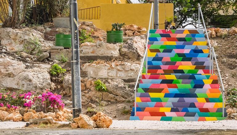 Bunte Treppen im Stadtteil Otrabanda, Aruba