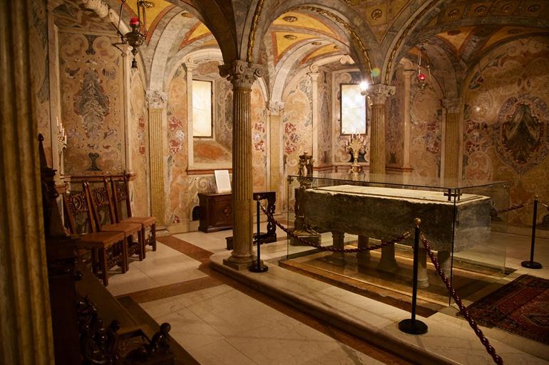 Krypta von San Gemimianus im Dom von Modena, Emilia-Romagna