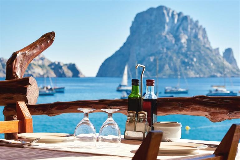 Kulinarischer Genuss mit Blick auf Es Vedra