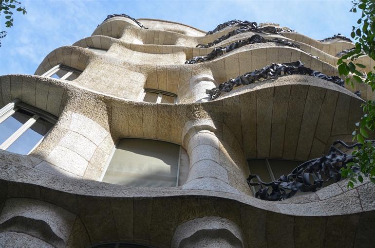 Die architektonischen Rundungen von Casa Milà