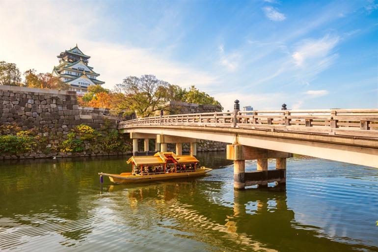 Die Brücke zum Osaka Castle