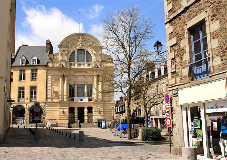 Die charmanten Straßen in Fougères, Bretagne