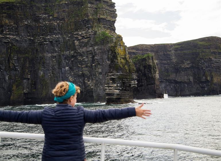 Die Cliffs of Moher vom Wasser aus