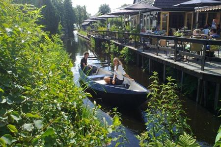 Die Damen vom Hotelrestaurant De Jonge buchen