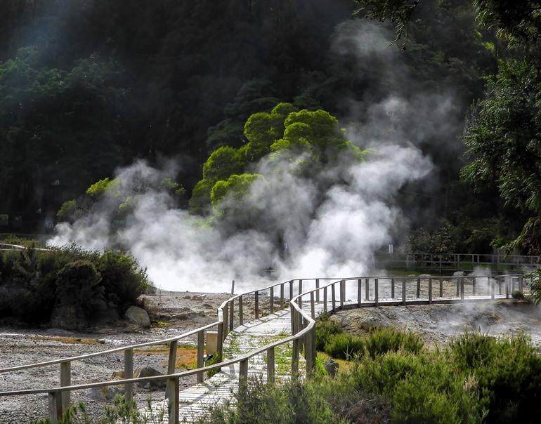 Die Fumarolen rund um den Lagoa das Furnas