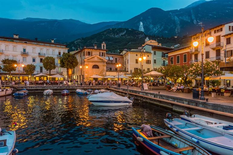 Der Hafen von Malcesine am Gardasee