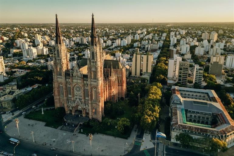 Die Kathedrale im Straßennetz von La Plata