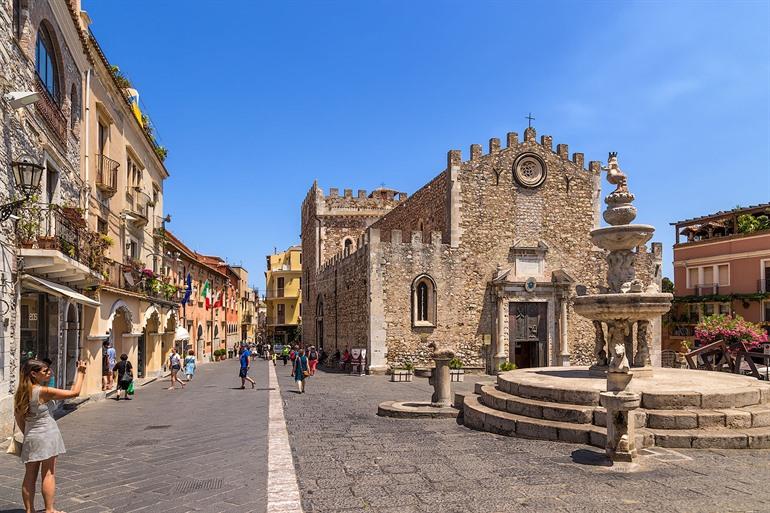 Die Kathedrale von Taormina im alten Stadtzentrum