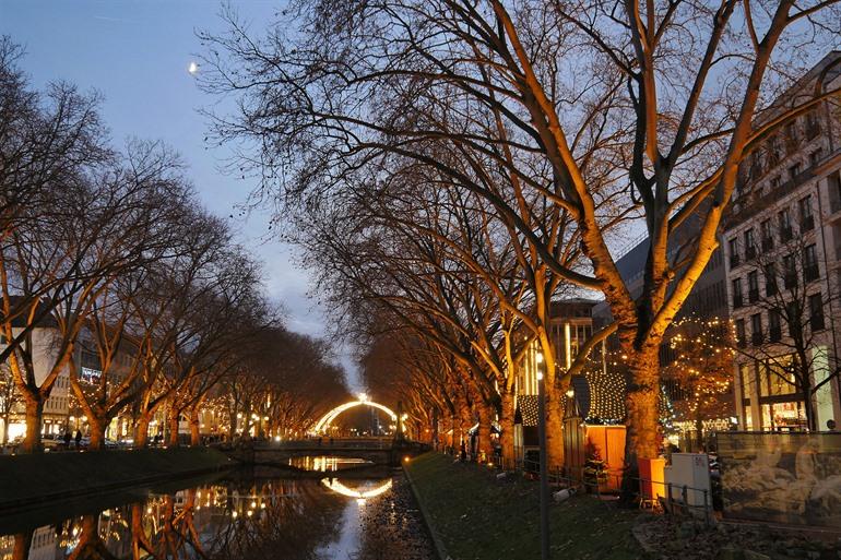 Die Königsallee in der Weihnachtszeit
