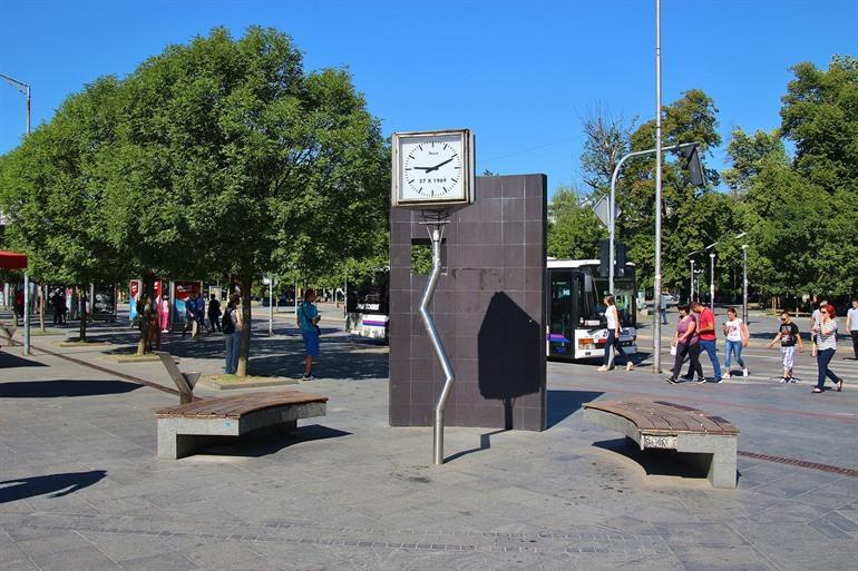 Die krumme Uhr von Banja Luka, Bosnien und Herzegowina