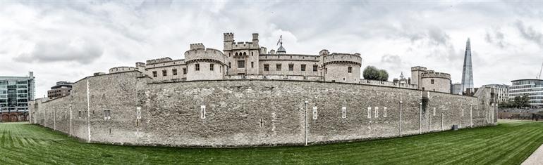 Die Mauer rund um die Tower of London