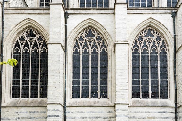 Die Unser-Liebfrauen-Kirche über der Dijle