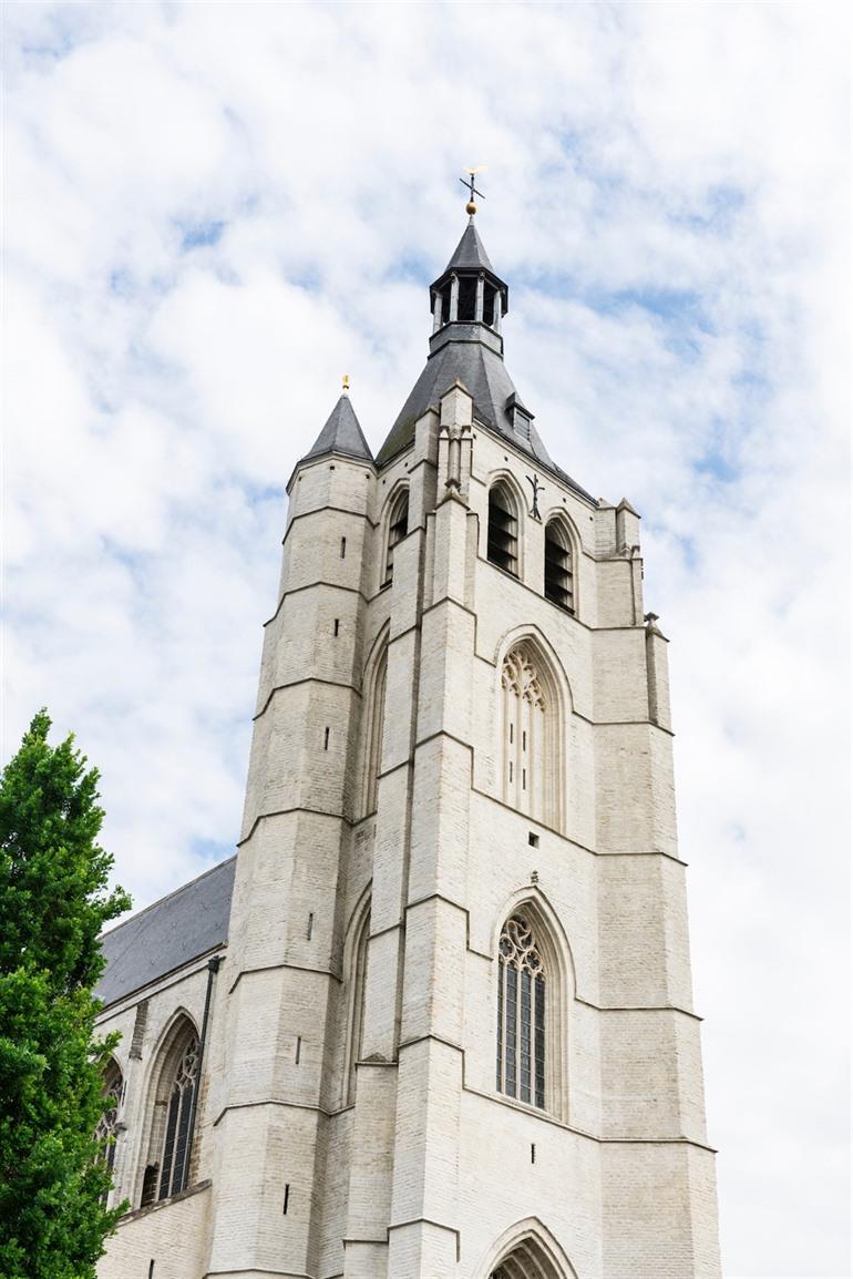 Die Unser-Liebfrauen-Kirche über der Dijle