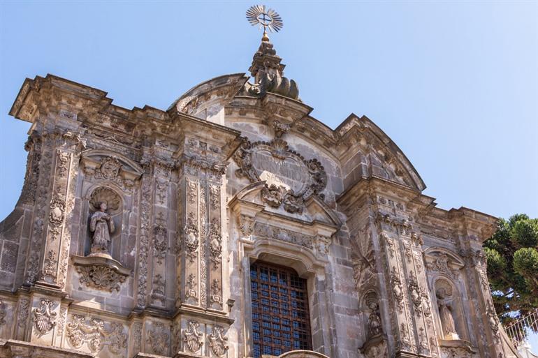 Die prächtige Fassade der Iglesia de la Compañía