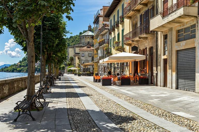 Die Uferpromenade am See, Cannobio