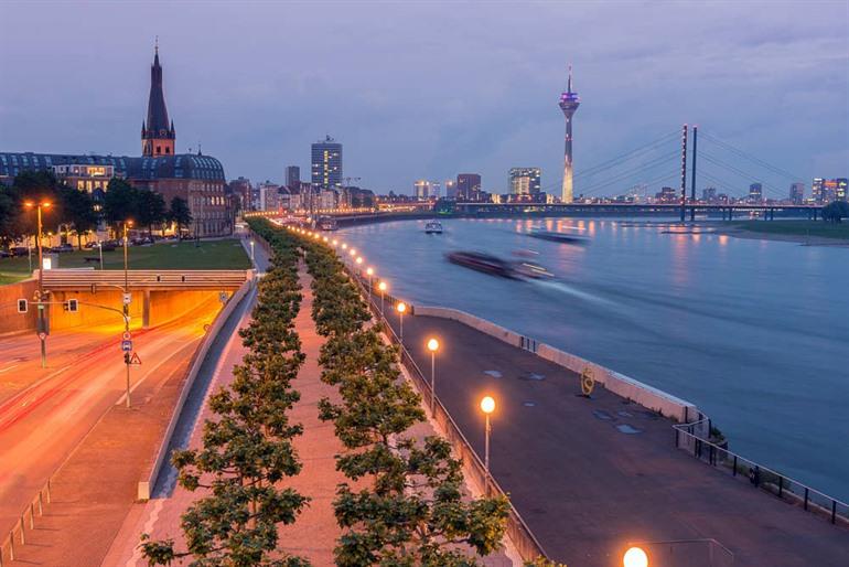 Die Rheinuferpromenade in Düsseldorf