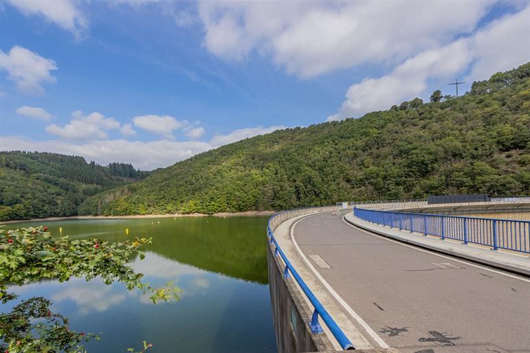 Der Staudamm bei Esch-sur-Sûre, Luxemburg