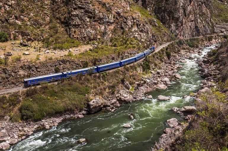 Die Zugfahrt von Ollantaytambo nach Machu Picchu