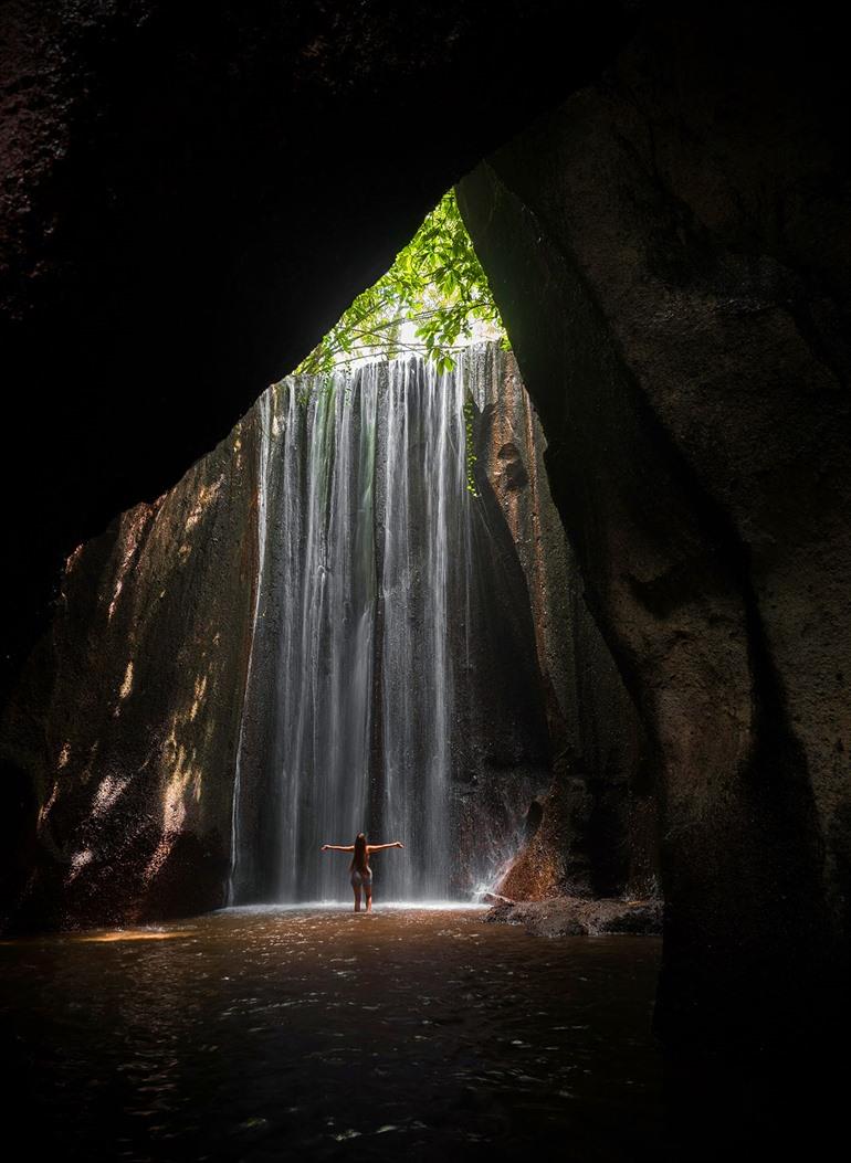 Den Tukad Cepung Wasserfall in der Nähe von Ubud besuchen