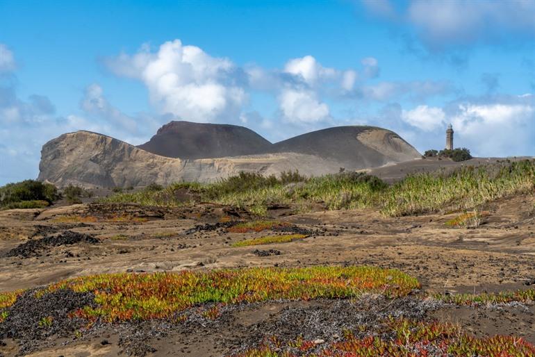 Der Leuchtturm Farol dos Capelinhos auf Faial