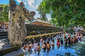 Der Wasser-Tempel Pura Tirta Empul in Ubud