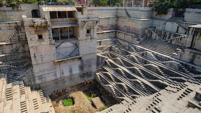 Dhabhai Kund Stufenbrunnen in Bundi