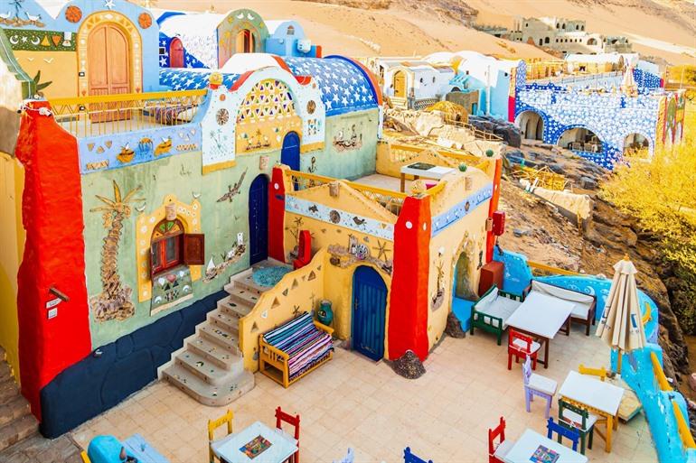 Tauchen Sie ein in die reiche Geschichte und die Traditionen des nubischen Volkes bei diesem Tagesausflug ab Aswan.